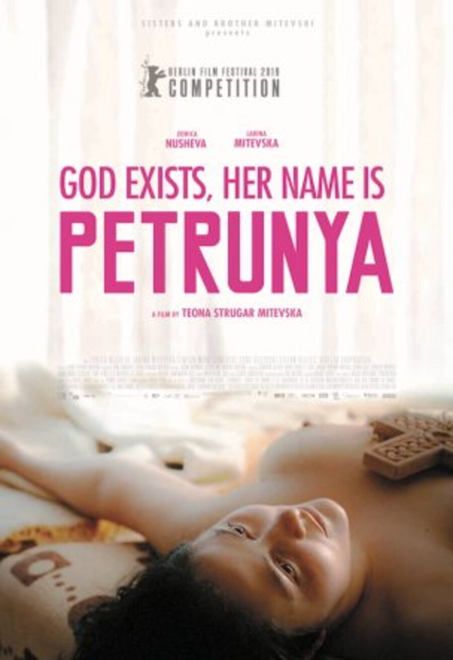 Poster of God Exists, Her Name is Petrunya - Póster inglés 'God Exists, Her Name is Petrunya'