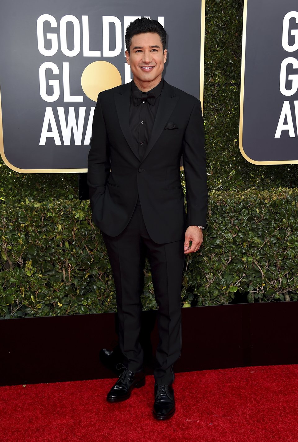 Mario Lopez at the Golden Globes 2019 red carpet