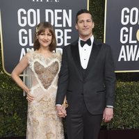 Andy Samberg and Joanna Newson on the red carpet at the Golden Globes 2019