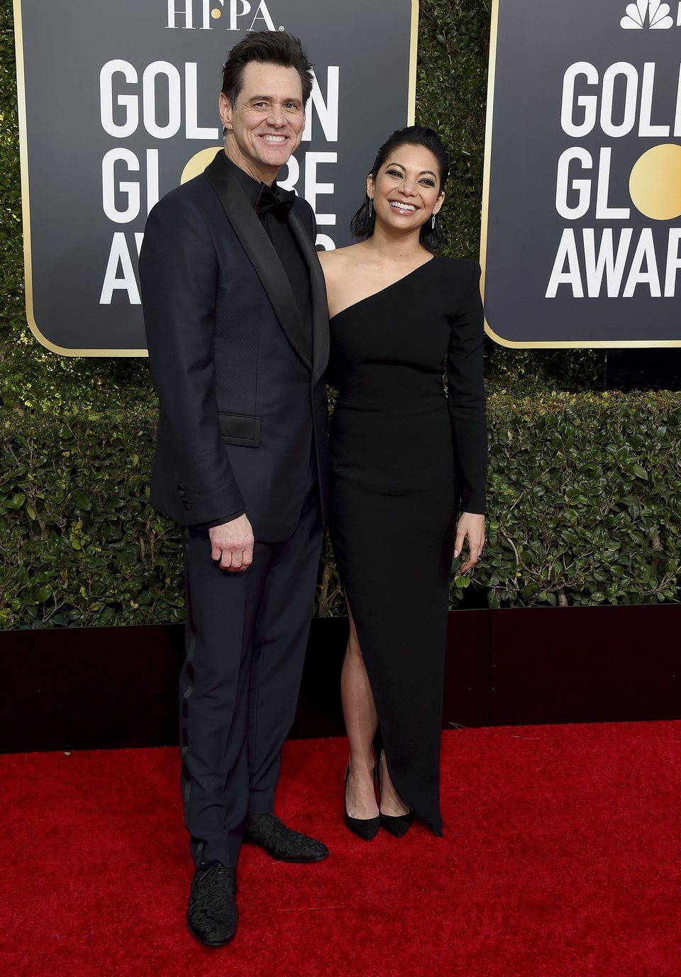 Jim Carrey and Ginger Gonzaga at the Golden Globes 2019 red carpet