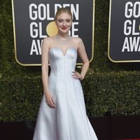 Dakota Fanning on the red carpet at the Golden Globes 2019