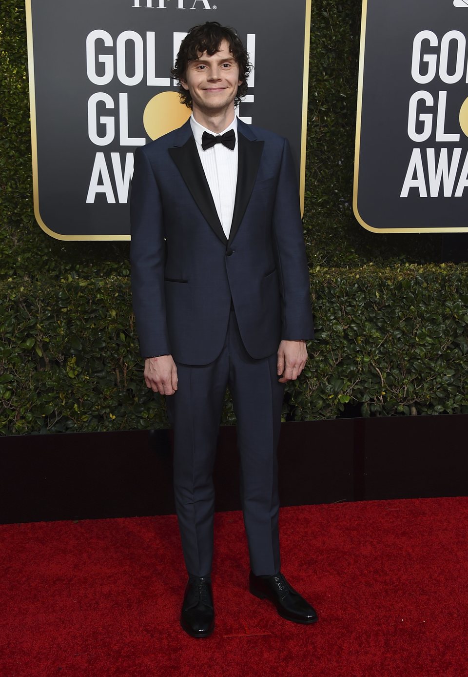 Evan Peters on the red carpet at the Golden Globes 2019