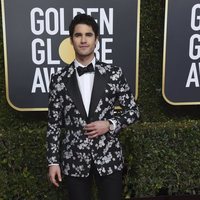 Andy Samberg and Joanna Newson on the red carpet at the Golden Globes 2019Darren Criss