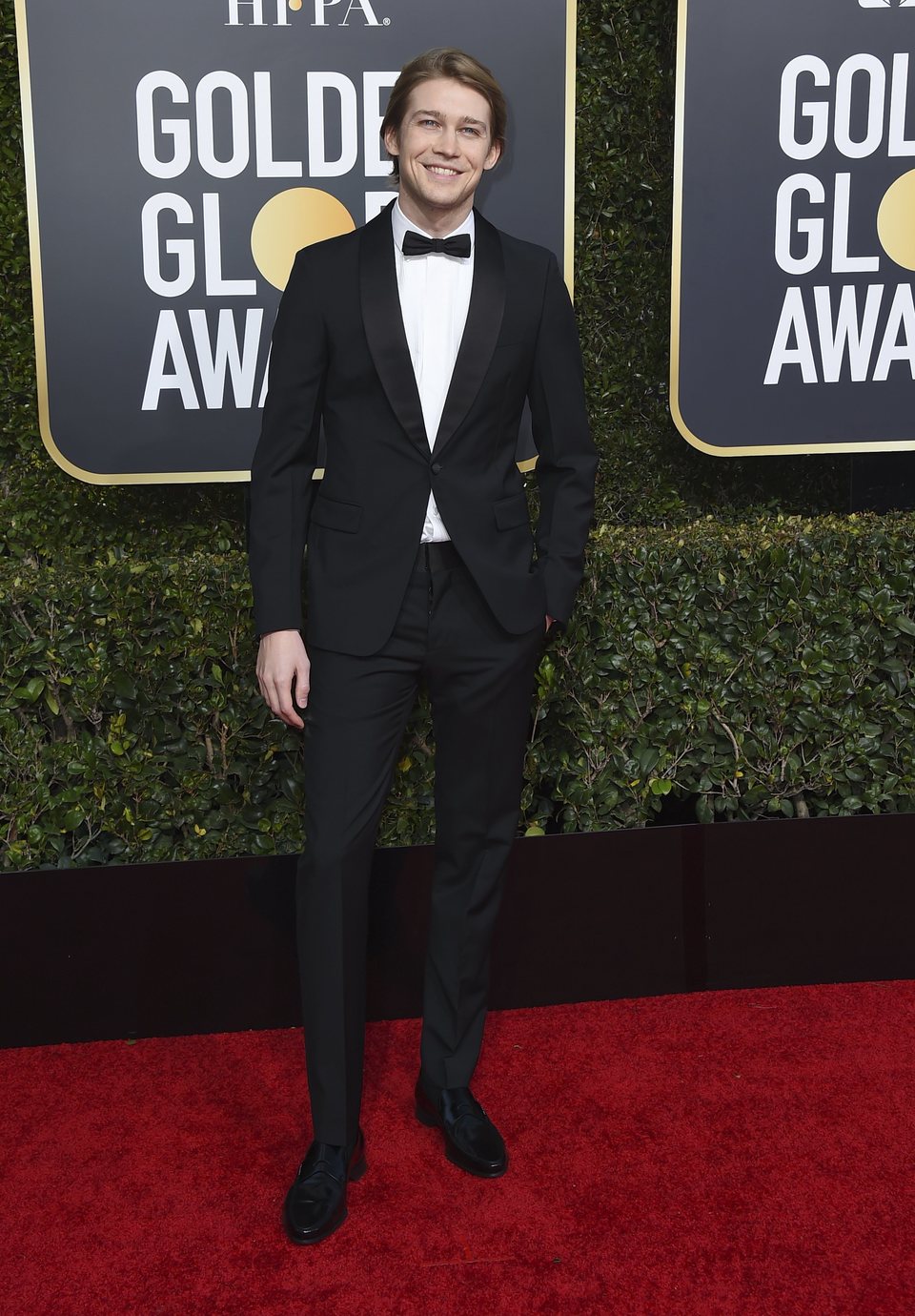 Joe Alwyn on the red carpet at the Golden Globes 2019