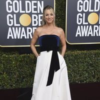 Kaley Cuoco at the Golden Globes 2019 red carpet