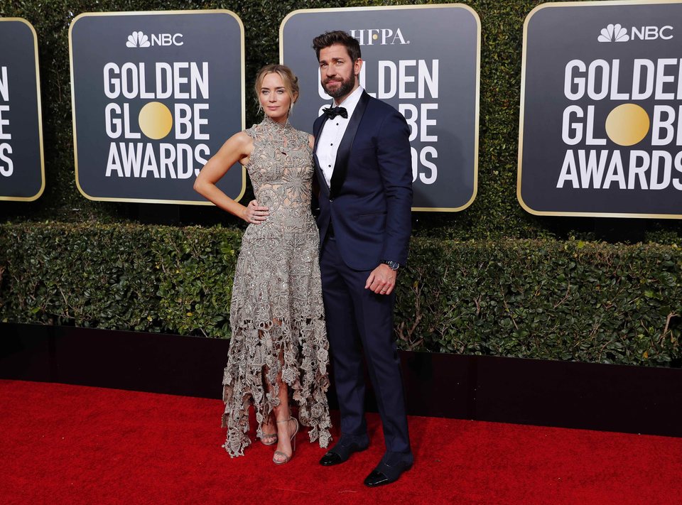 John Krasinski y Emily Blunt at the Golden Globes 2019 red carpet