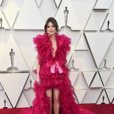 Linda Cardellini on the red carpet at the 2019 Oscars