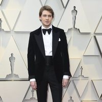 Joe Alwyn at the Oscars 2019 red carpet