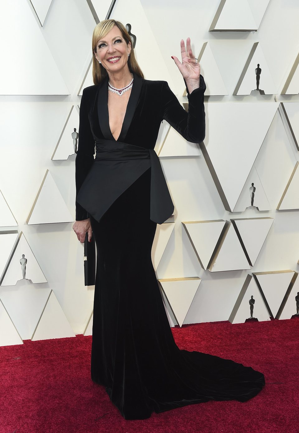 Allison Janney on the red carpet at the 2019 Oscars