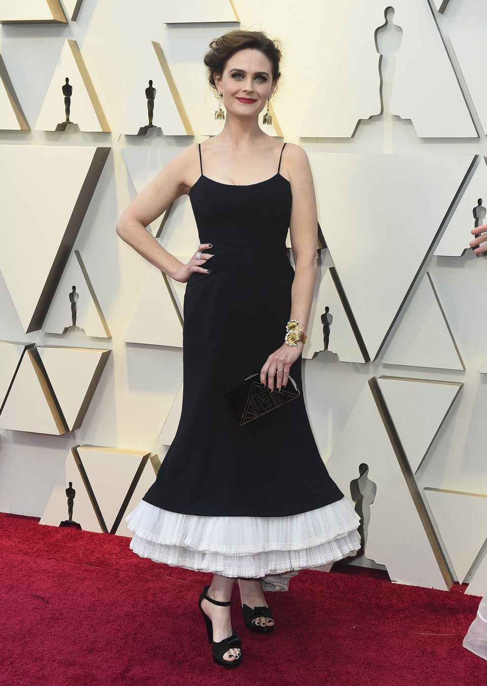 Emily Deschanel on the red carpet at the 2019 Oscars