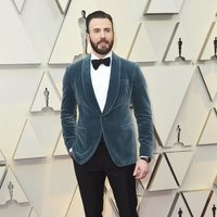 Chris Evans on the red carpet at the Oscars 2019