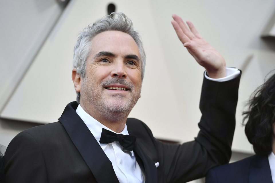 Alfonso Cuarón on the red carpet at the Oscars 2019