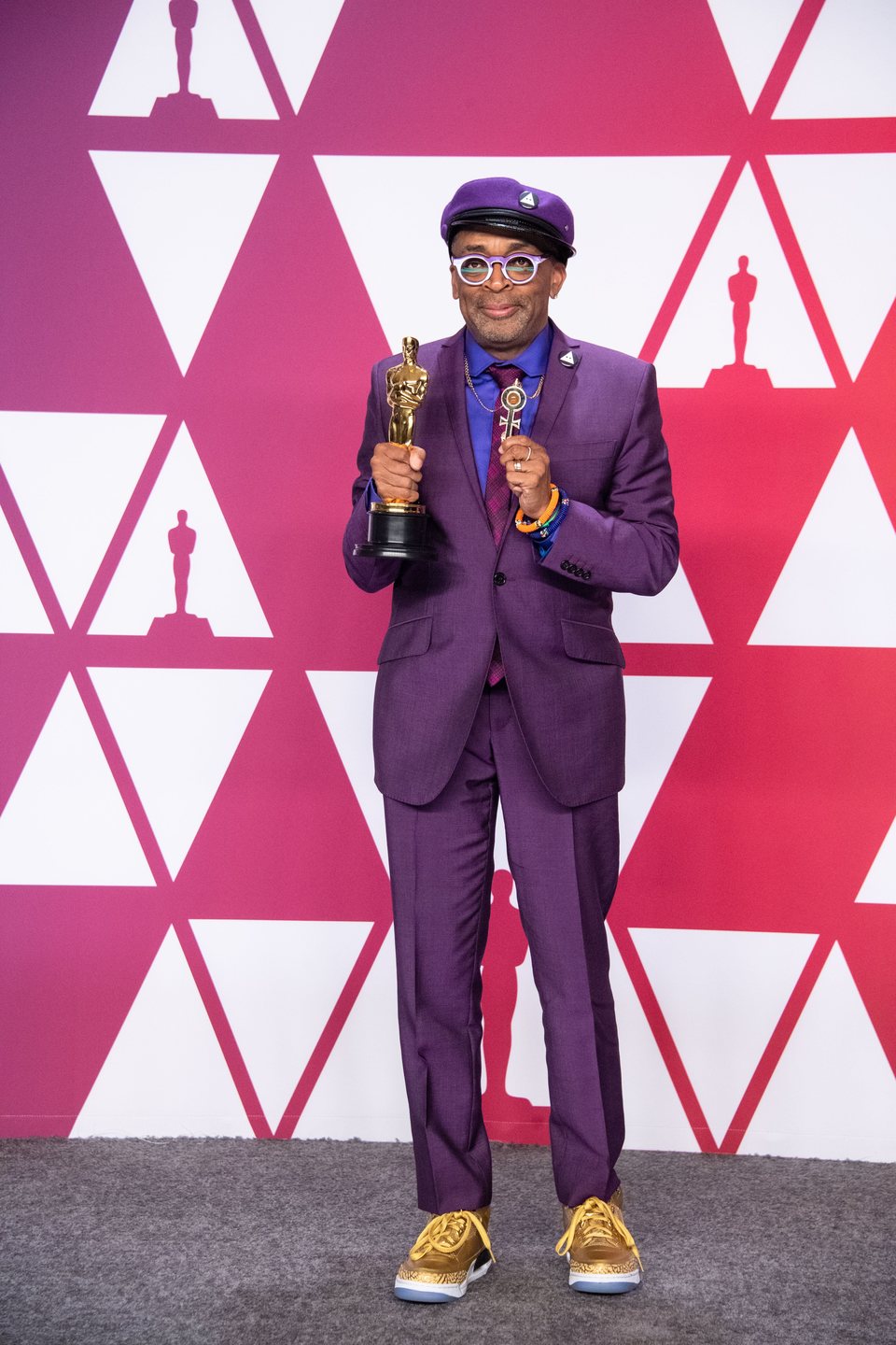 Spike Lee poses with his Oscar