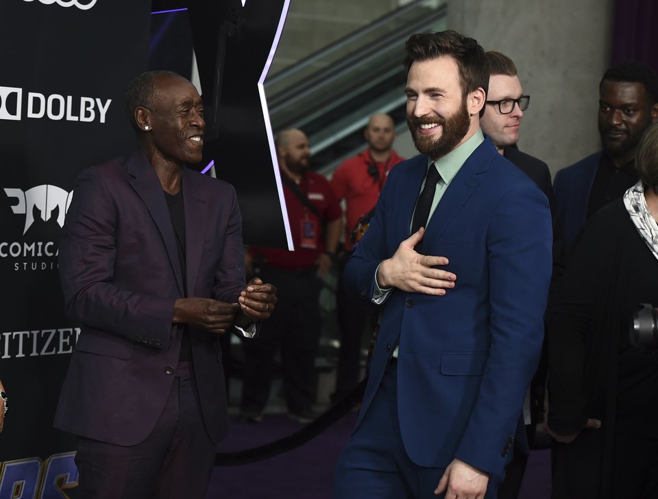 Don Cheadle and Chris Evans on the red carpet of 'Avengers: Endgame'