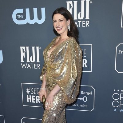 Anne Hathaway on the Critics' Choice Awards 2020 carpet