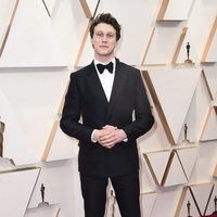 George MacKay on the red carpet at the 2020 Oscar Awards