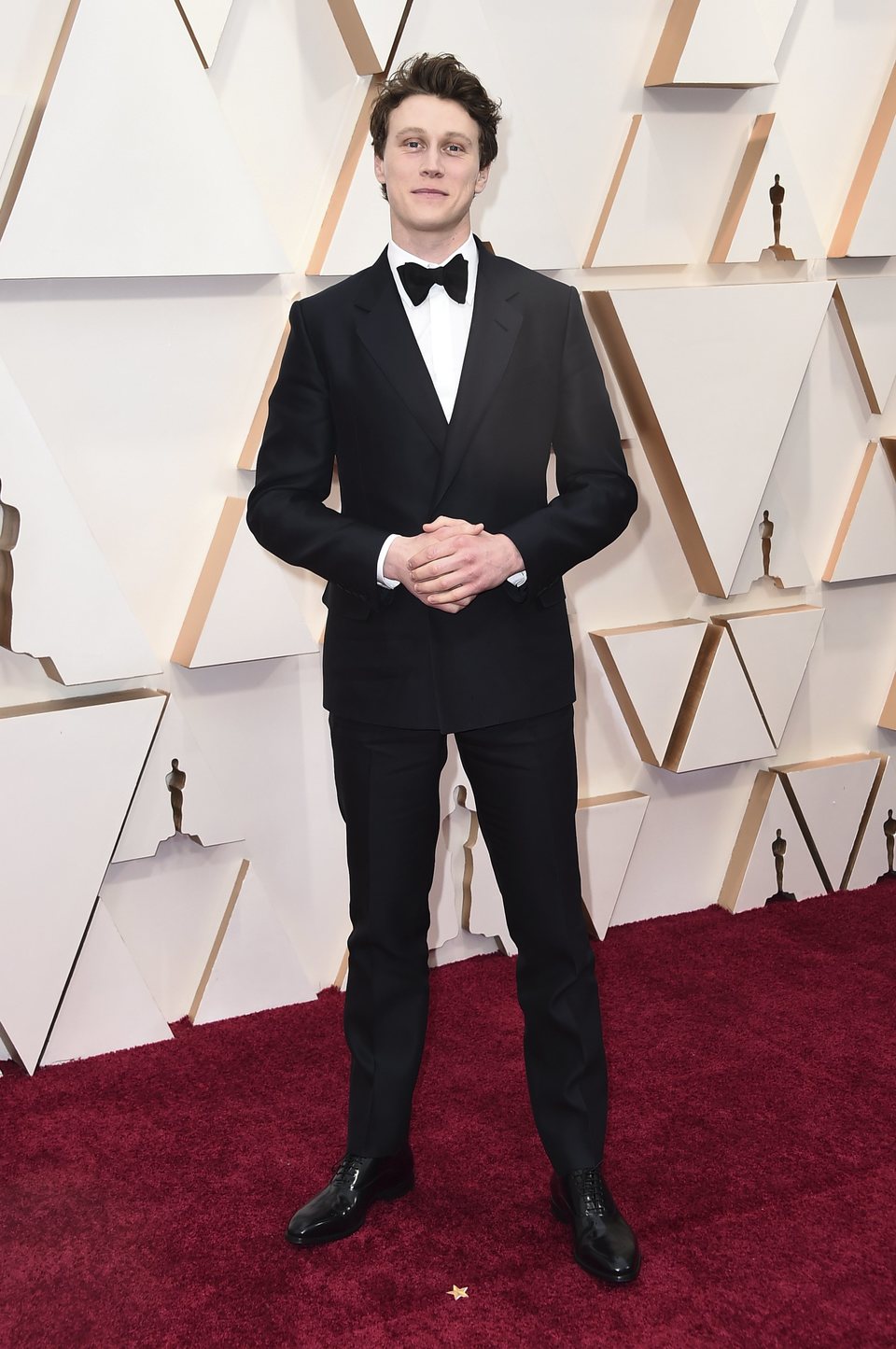 George MacKay on the red carpet at the 2020 Oscar Awards