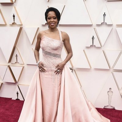 Regina King poses at the red carpet of the 2020 Oscar Awards