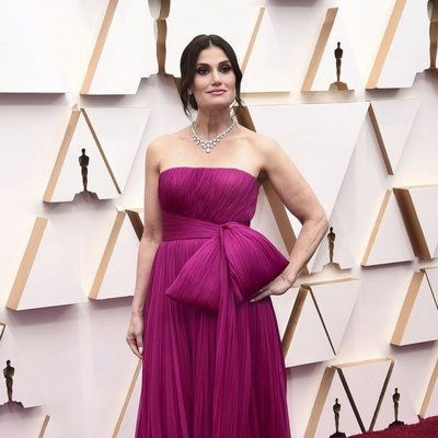 Idina Menzel at the Oscars 2020 red carpet