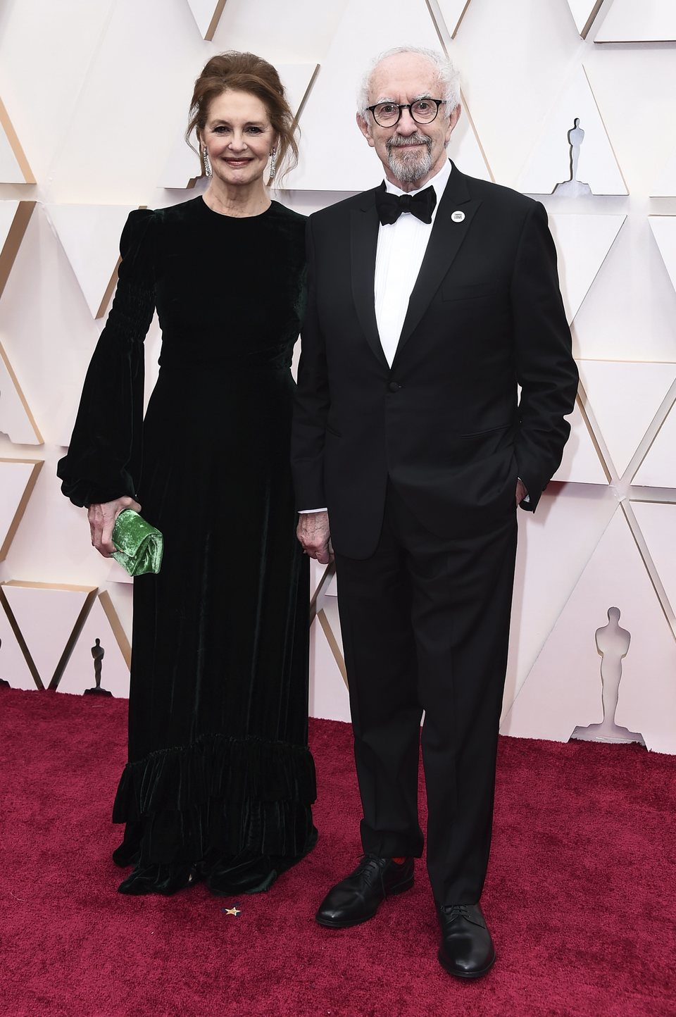 Jonathan Pryce on the red carpet at the 2020 Oscar Awards