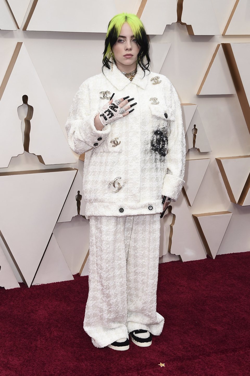 Billie Eilish at the Oscar 2020 red carpet