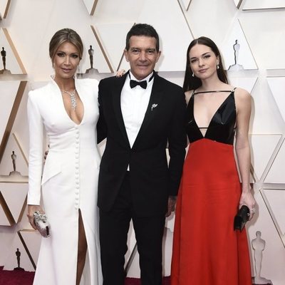 Antonio Banderas on the red carpet at the 2020 Oscar Awards