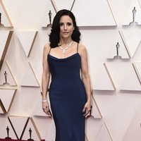 Julia Louis-Dreyfus at the Oscar 2020 red carpet