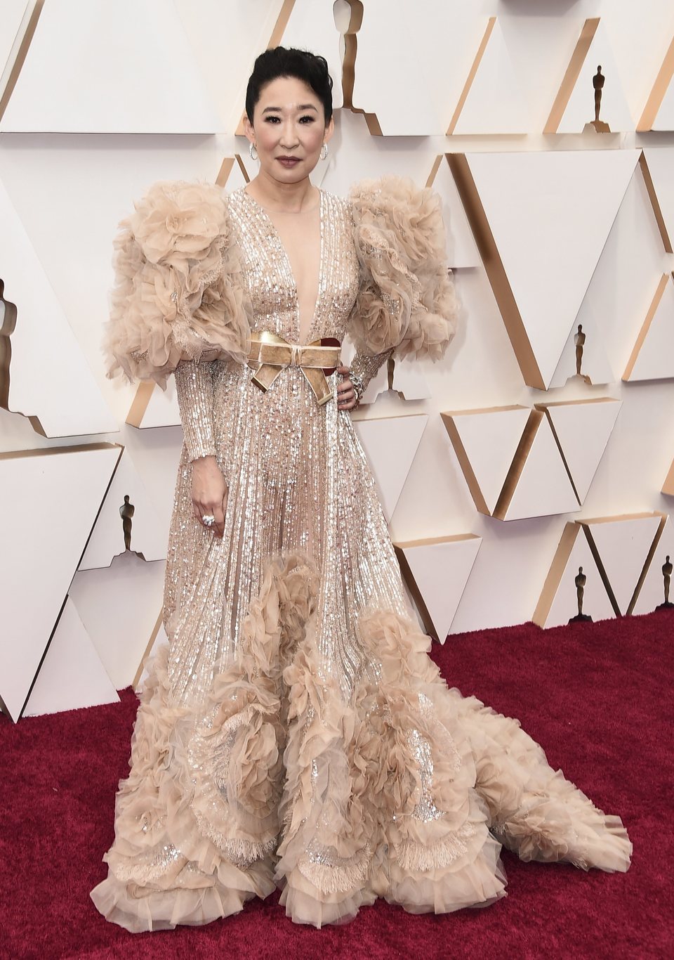 Sandra Oh at the Oscar 2020 red carpet