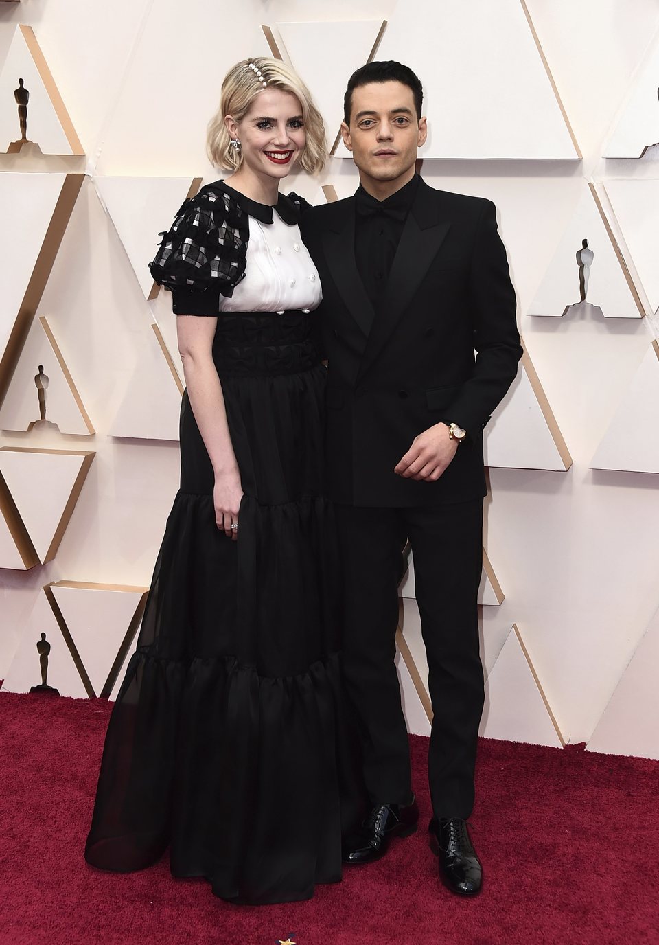 Rami Malek y Lucy Boynton on the red carpet at the 2020 Oscar Awards