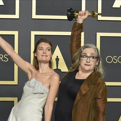 Elena Andreicheva and Carol Dysinger with their Oscar for Best Documentary Short Film