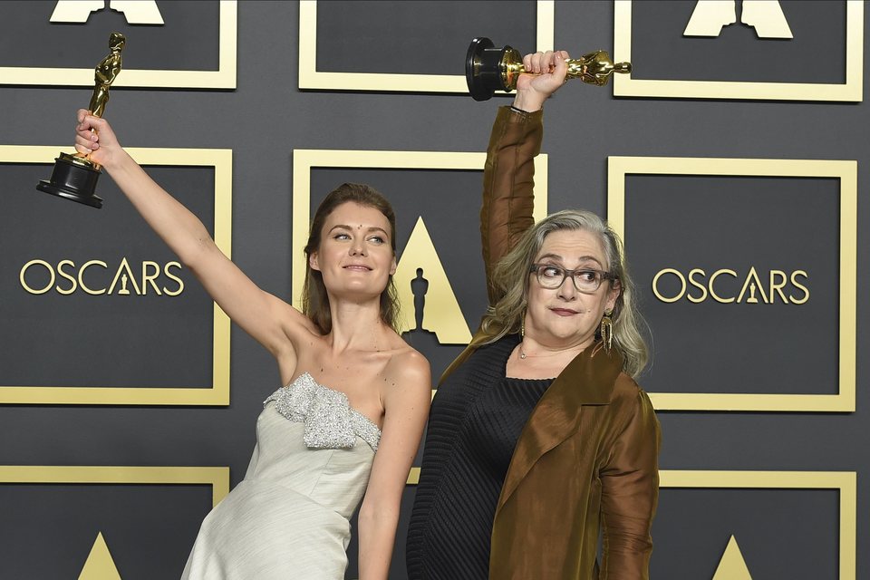 Elena Andreicheva and Carol Dysinger with their Oscar for Best Documentary Short Film