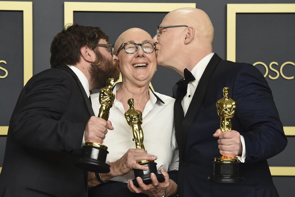 Steven Bognar, Julia Reichert and Jeff Reichert with their Oscar for Best Documentary Film