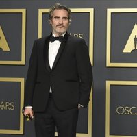 Joaquin Phoenix with his Best Actor Oscar for 'Joker'