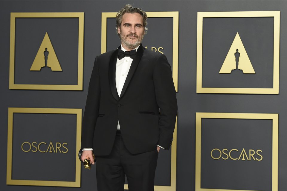 Joaquin Phoenix with his Best Actor Oscar for 'Joker'