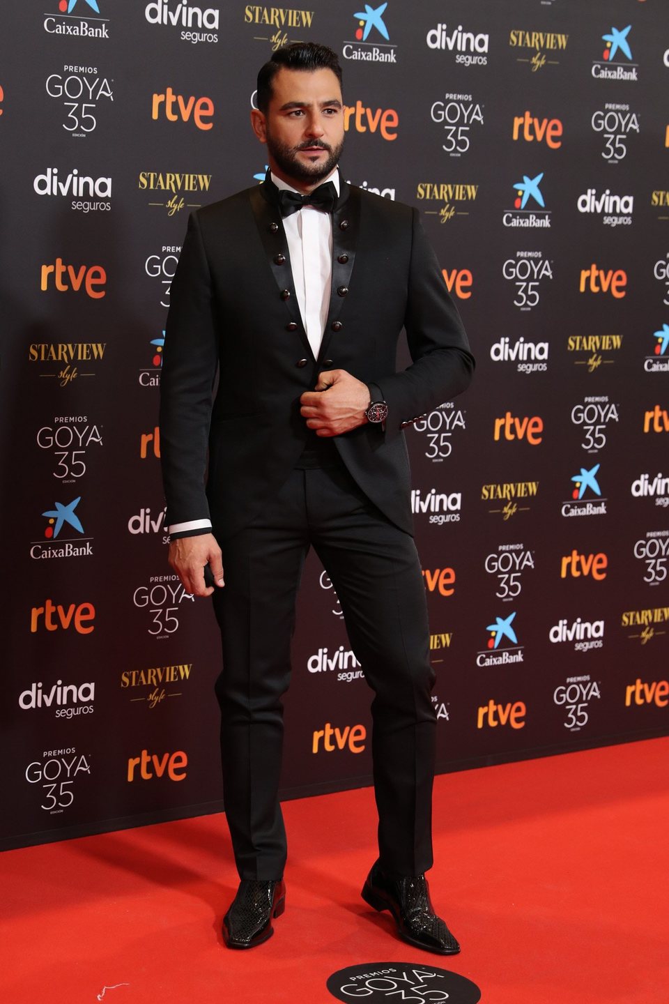 Antonio Velázquez at the red carpet of the 35th edition of the Goya Awards