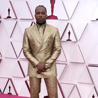 Leslie Odom Jr. at the Oscars 2021 red carpet