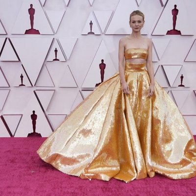 Carey Mulligan at the Oscars 2021 red carpet