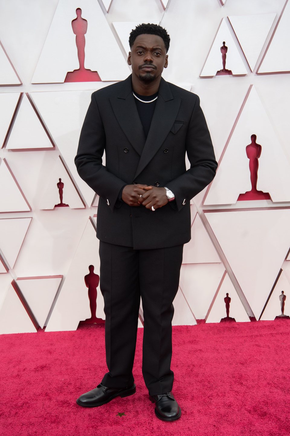 Daniel Kaluuya at the Oscars 2021 red carpet