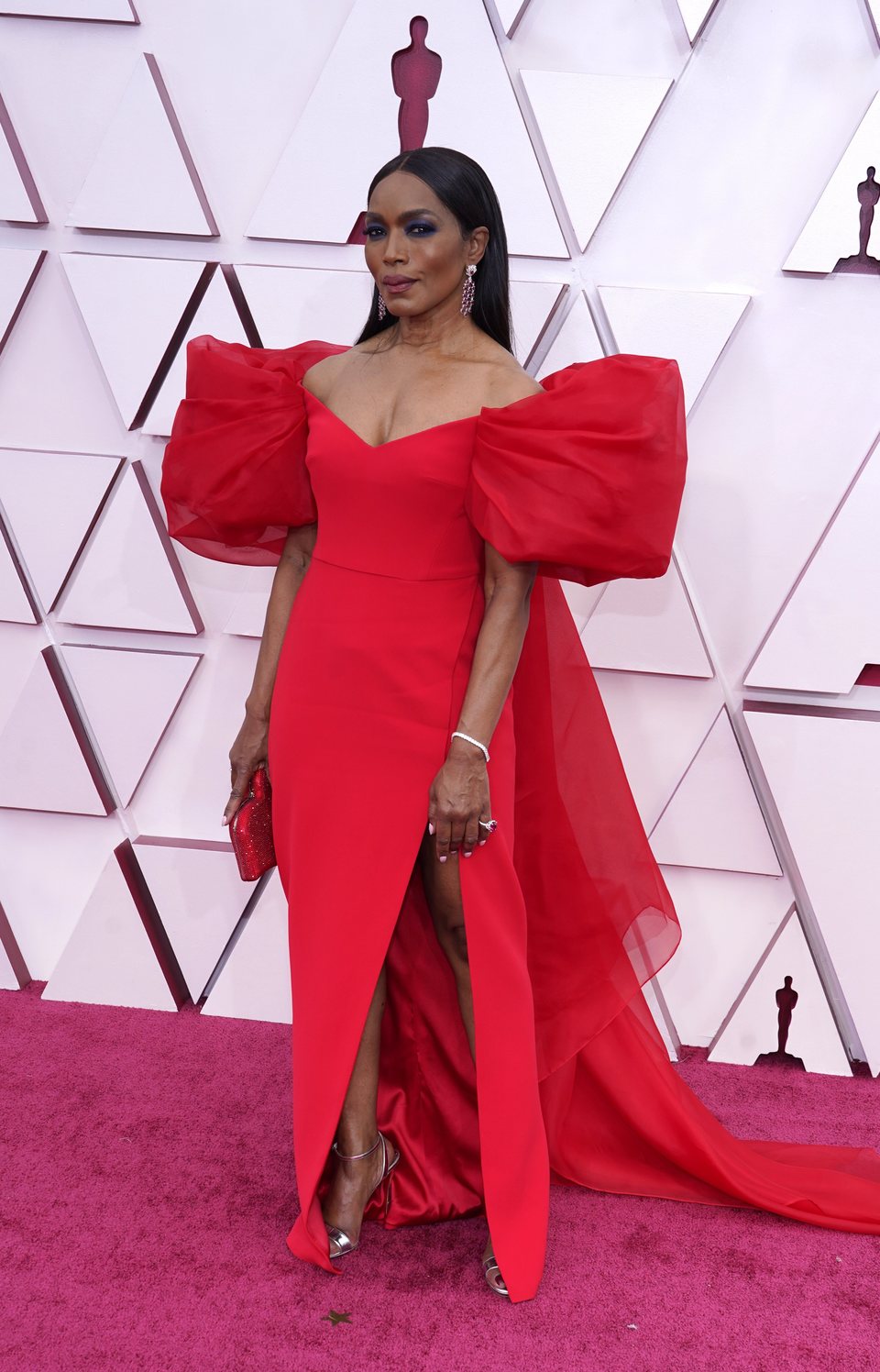 Angela Bassett at the Oscars 2021 red carpet