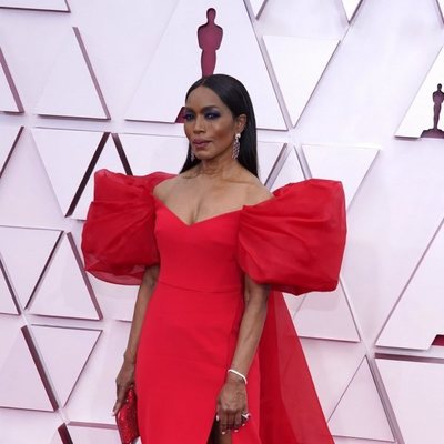 Angela Bassett at the Oscars 2021 red carpet