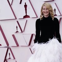 Laura Dern at the Oscars 2021 red carpet