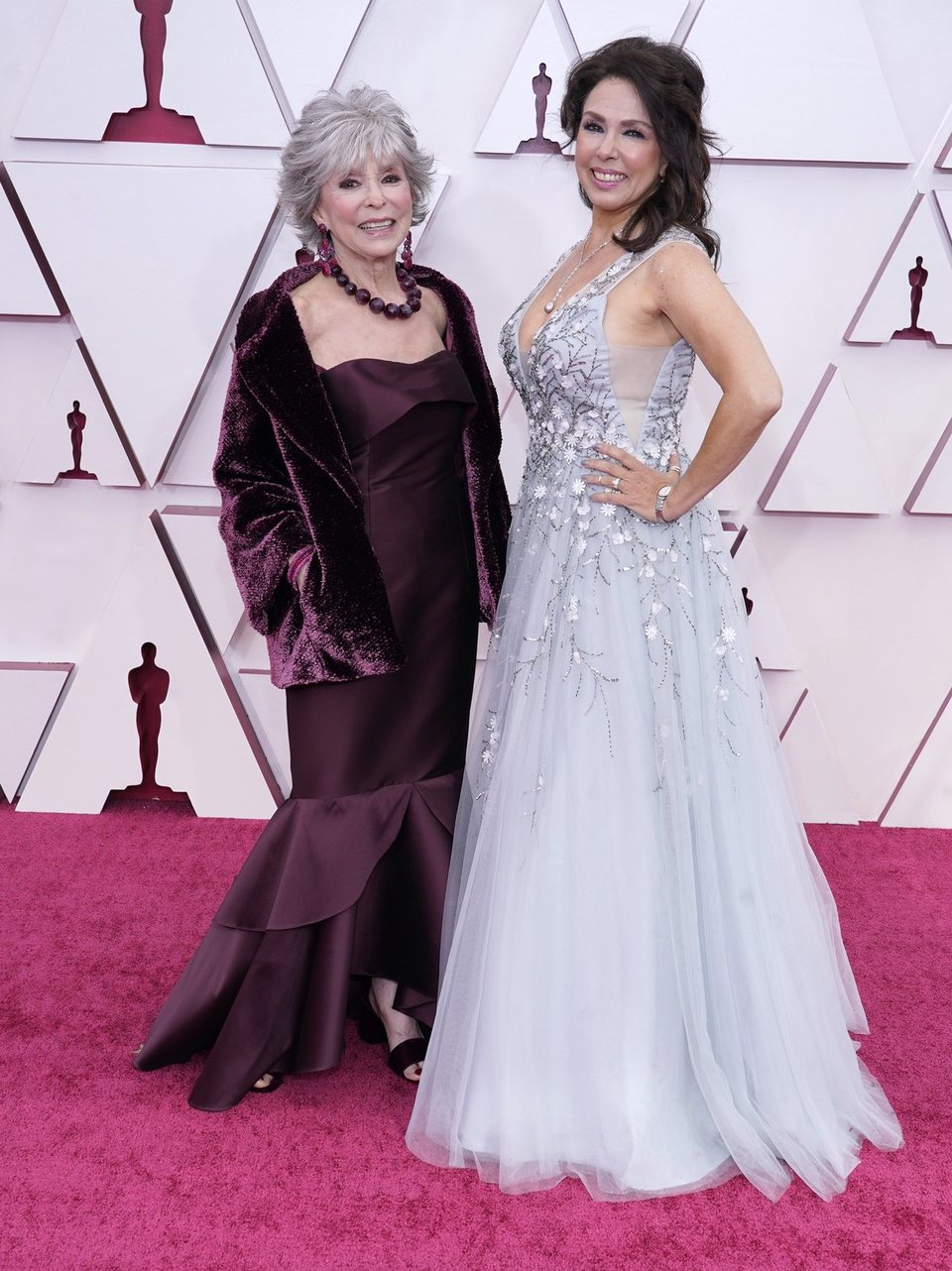 Rita Moreno y Fernanda Luisa Gordon at the Oscars 2021 red carpet