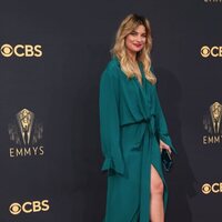 Annie Murphy at the Emmy's 2021 red carpet