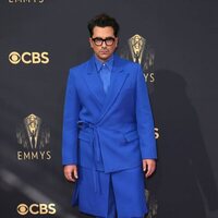 Dan Levy at the Emmy's 2021 red carpet