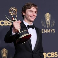 Evan Peters, winner of the Emmy 2021 for best supporting actor in a limited series