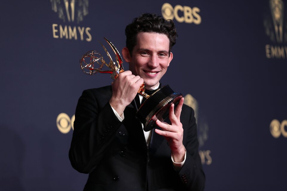 Josh O'Connor, winner of the Emmy 2021 for best actor in a drama series