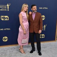 Elvira Lind and Oscar Isaac at the Screen Actors Guild Awards 2022