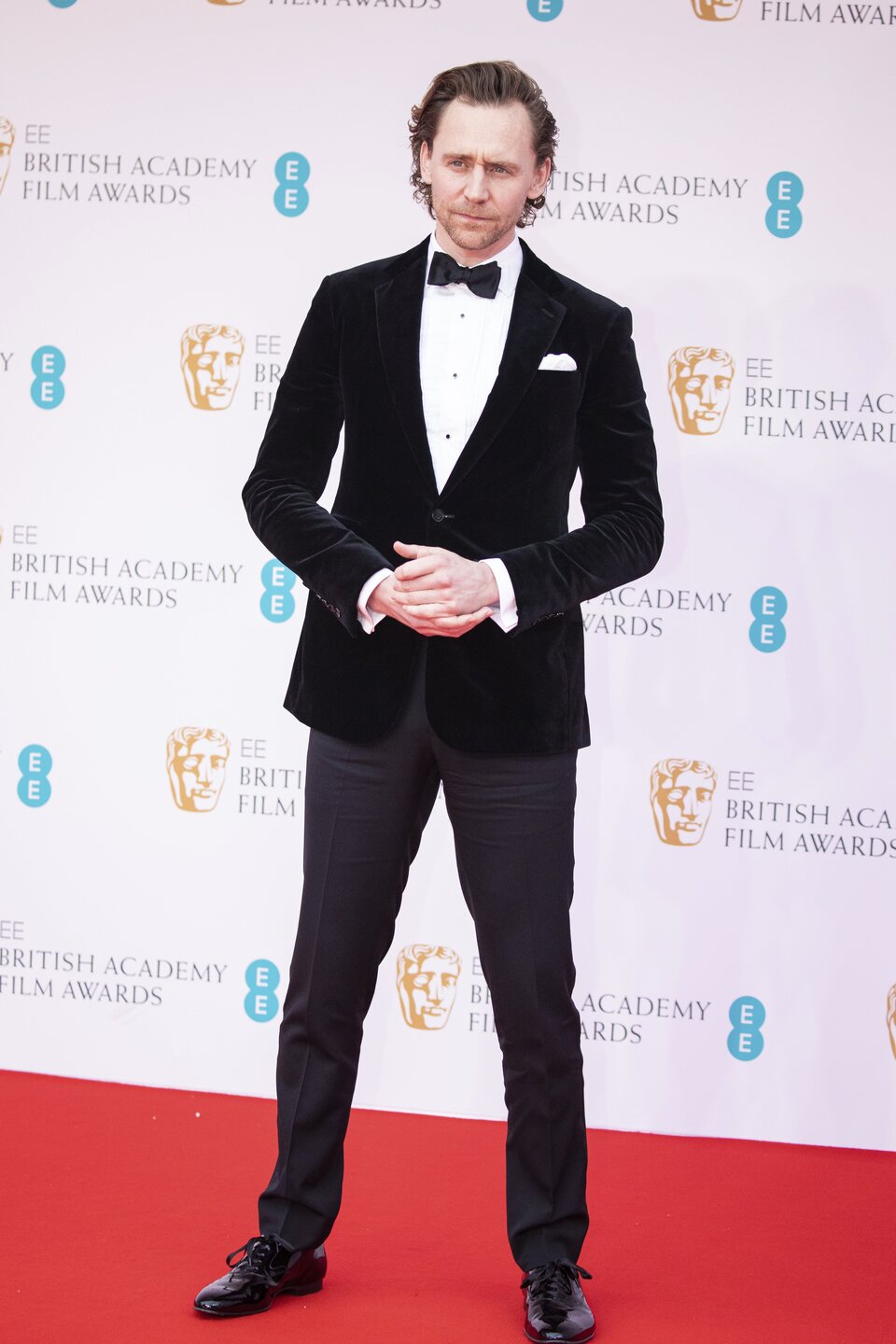 Tom Hiddleston at the BAFTAs 2022 red carpet