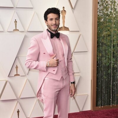 Sebastián Yatra at the Oscars 2022 red carpet