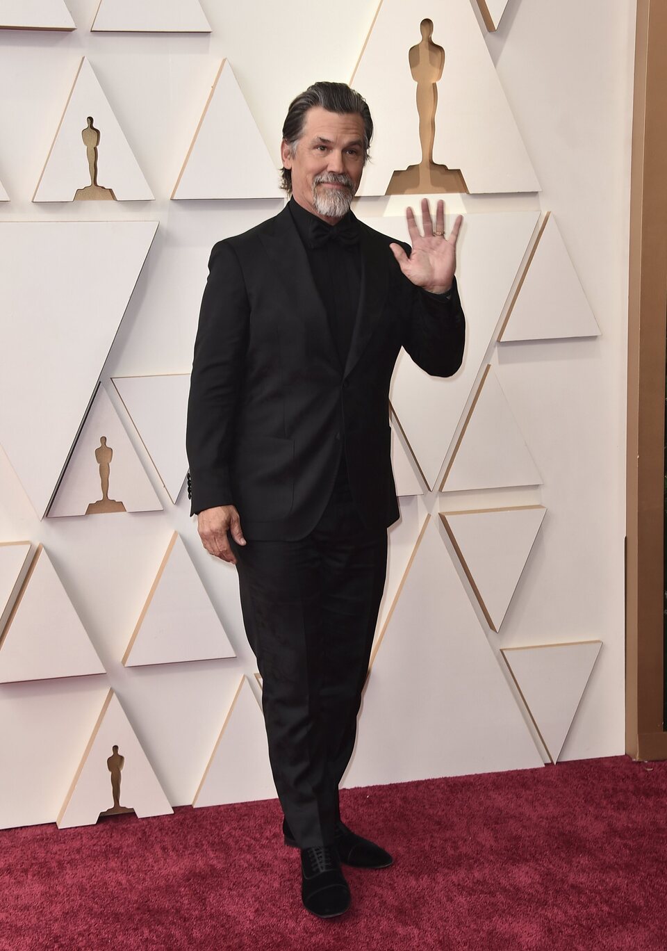 Josh Brolin at the Oscar 2022 red carpet